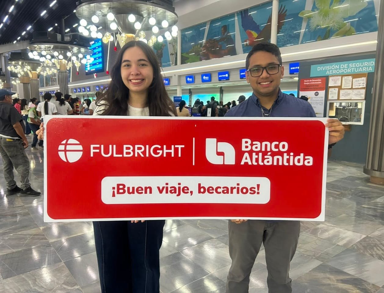 Francisco y Melanie, dos hondureños que desafiaron el mito de que las grandes becas ya tienen dueño